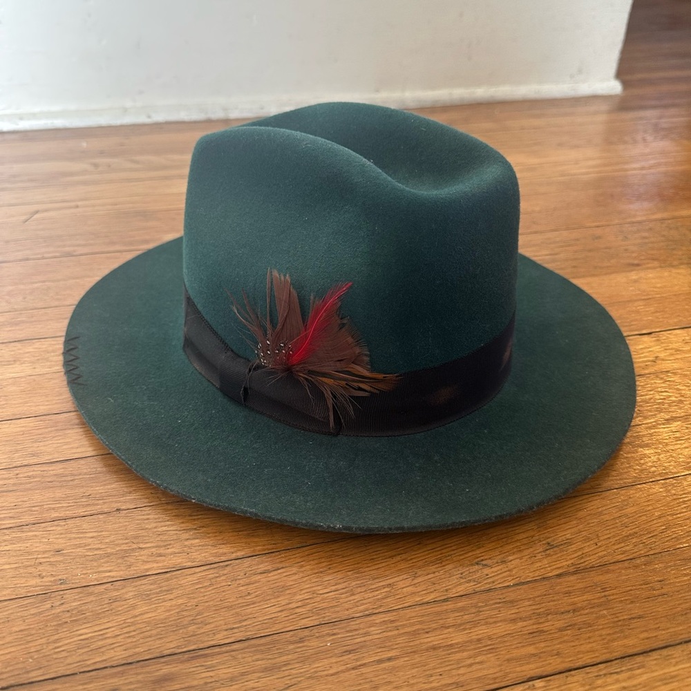 Wyeth dark green brimmed hat one size adjustable